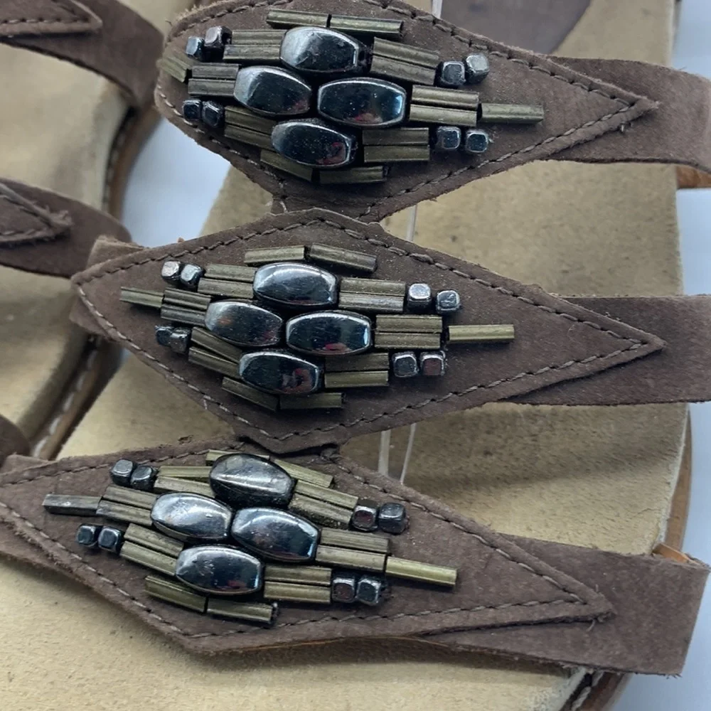 Earthies Leather coffee colored metal embellished sandals Sz 7. MCS0730F